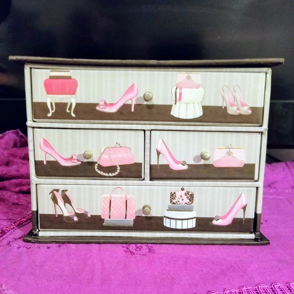 Jewelry box